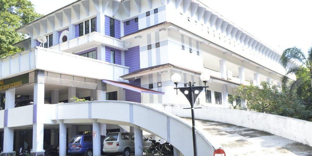 Gedung-F-FKIP-UNS-1